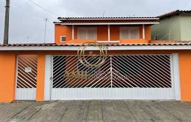 Imagem: A casa possui 3 Dormitórios, 2 Banheiros, 2 Vagas na garagem