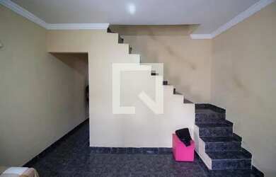 Imagem: A casa possui 3 Dormitórios, 3 Banheiros, 2 Vagas na garagem