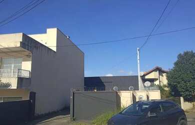 Imagem: O depósito possui 5 Vagas na garagem, 130m² de Área e está