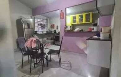 Imagem: A casa possui 2 Dormitórios, 1 Banheiro, 1 Vaga na garagem