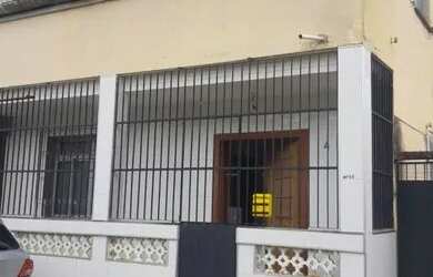 Imagem: A casa possui 3 Dormitórios, 1 Banheiro, 1 Vaga na garagem