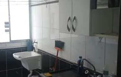 Imagem: O apartamento possui 2 Dormitórios, 1 Banheiro, 1 Vaga na garagem