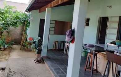 Imagem: A casa possui 2 Dormitórios, 1 Banheiro, 5 Vagas na garagem