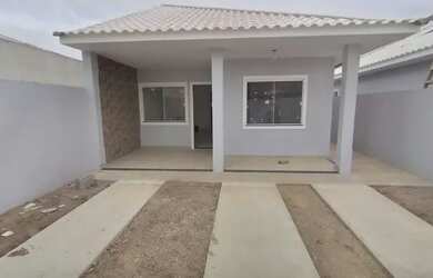 Imagem: A casa possui 2 Dormitórios, 2 Banheiros, 1 Vaga na garagem