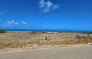 Imagem: O terreno possui 2.425m² de Área e está localizado em Aquiraz