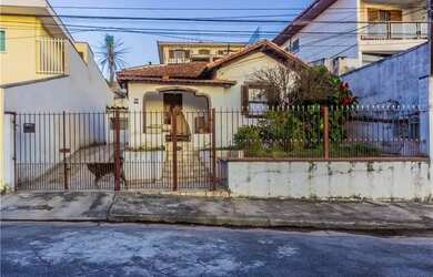 Imagem: A casa possui 4 Dormitórios, 4 Banheiros, 4 Vagas na garagem