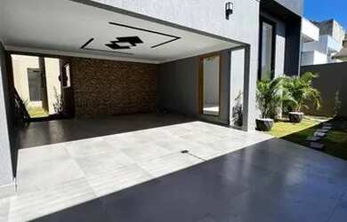 Imagem: A casa possui 3 Dormitórios, 3 Banheiros, 3 Vagas na garagem