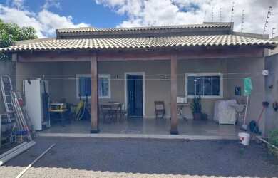 Imagem: A casa possui 1 Dormitório, 1 Banheiro, 2 Vagas na garagem