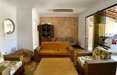 Imagem: A casa possui 3 Dormitórios, 4 Banheiros, 3 Vagas na garagem