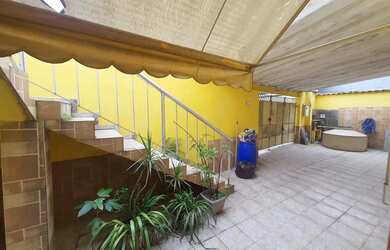 Imagem 3: Ótima Casa frente de rua e independente 4 Quartos, 2 Salas, 2 Cozinha...