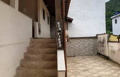 Imagem: A casa possui 2 Dormitórios, 3 Banheiros, 1 Vaga na garagem