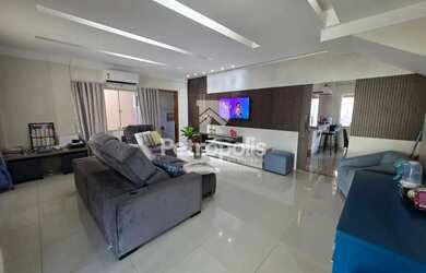 Imagem 3: Sobrado na 110 Sul com 3 suítes sendo 1 com closet com 220 m² a venda...