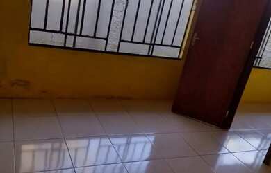 Imagem: A casa possui 1 Dormitório e 1 Banheiro e está localizado