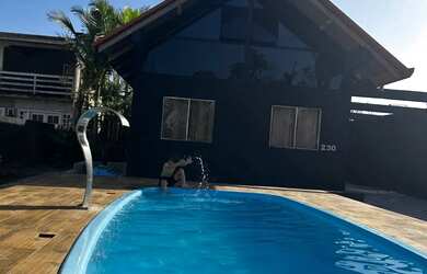 Imagem: A casa possui 3 Dormitórios, 2 Banheiros, 100m² de Área e