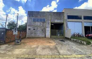 Imagem: A casa possui 2 Banheiros, 250m² de Área e está localizado