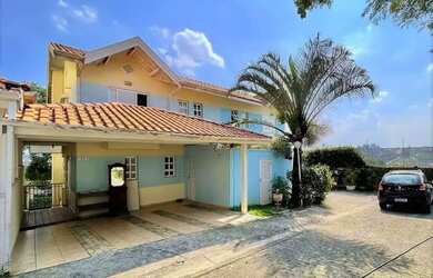 Imagem: A casa em condomínio possui 3 Dormitórios, 1 Banheiro, 2 Vagas