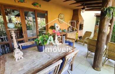 Imagem: A casa possui 3 Dormitórios, 2 Banheiros, 3 Vagas na garagem