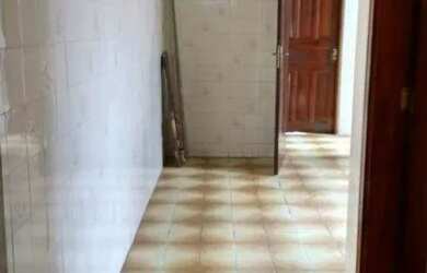 Imagem: A casa possui 4 Dormitórios, 2 Banheiros, 1 Vaga na garagem