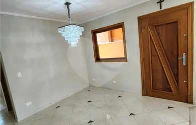 Imagem: A casa possui 3 Dormitórios, 5 Banheiros, 3 Vagas na garagem