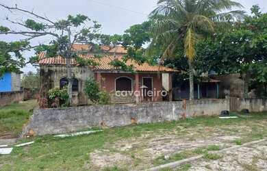 Imagem: A casa possui 4 Dormitórios, 2 Banheiros, 2 Vagas na garagem