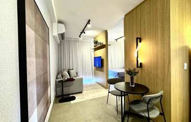 Imagem: O apartamento possui 1 Dormitório, 1 Banheiro, 1 Vaga na garagem