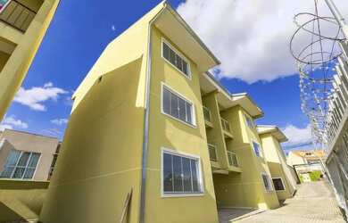 Imagem: A casa possui 3 Dormitórios, 4 Banheiros, 1 Vaga na garagem