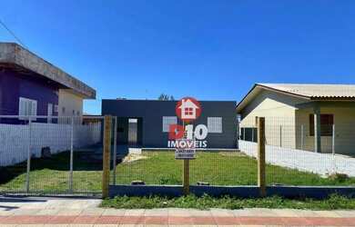 Imagem: A casa possui 2 Dormitórios, 1 Banheiro, 1 Vaga na garagem