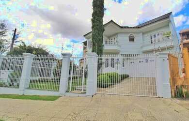 Imagem 3: Casa de Alto Padrão com 3 Suítes, Piscina e Espaço Gourmet em Frente...