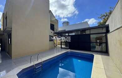 Imagem: A casa em condomínio possui 3 Dormitórios, 3 Banheiros, 4