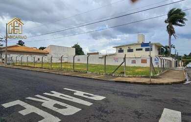 Imagem: O terreno possui 982m² de Área e está localizado em Parque