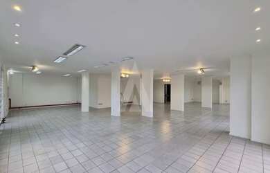 Imagem 3: Loja comercial com 4 salas, cozinha, 4 lavabos e estacionamento frontal...