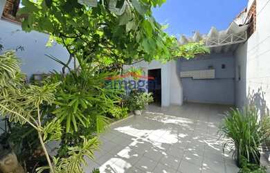 Imagem: A casa possui 2 Dormitórios, 1 Banheiro, 1 Vaga na garagem