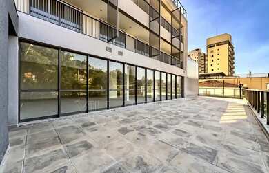 Imagem: O depósito possui 5 Vagas na garagem, 3.000m² de Área e