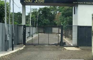 Imagem: A casa possui 4 Dormitórios, 1 Banheiro, 1 Vaga na garagem