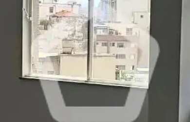 Imagem: O apartamento possui 1 Dormitório, 1 Banheiro, 1 Vaga na garagem