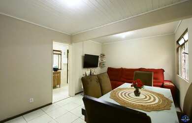 Imagem: A casa possui 3 Dormitórios, 3 Banheiros, 2 Vagas na garagem