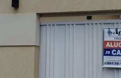 Imagem: A casa possui 3 Dormitórios, 2 Banheiros, 3 Vagas na garagem