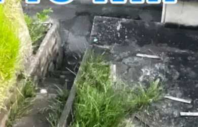 Imagem: A casa possui 3 Dormitórios, 1 Banheiro, 2 Vagas na garagem