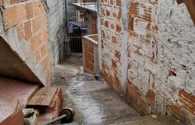 Imagem: A casa possui 2 Dormitórios, 1 Banheiro, 1 Vaga na garagem