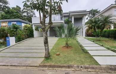 Imagem: A casa em condomínio possui 4 Dormitórios, 5 Banheiros, 5