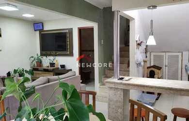 Imagem: A casa possui 3 Dormitórios, 4 Banheiros, 3 Vagas na garagem