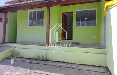 Imagem: A casa possui 2 Dormitórios, 2 Banheiros, 2 Vagas na garagem