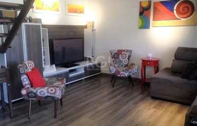 Imagem: A casa possui 3 Dormitórios, 4 Banheiros, 5 Vagas na garagem