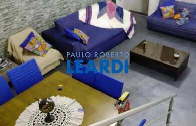 Imagem: A casa possui 3 Dormitórios, 5 Banheiros, 4 Vagas na garagem