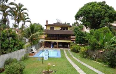 Imagem: A casa possui 3 Dormitórios, 1 Banheiro, 3 Vagas na garagem