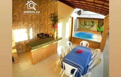 Imagem: A casa possui 5 Dormitórios, 3 Banheiros, 3 Vagas na garagem