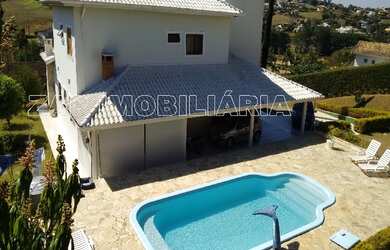 Imagem: A casa em condomínio possui 4 Dormitórios, 5 Banheiros, 5