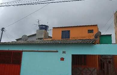 Imagem: A casa possui 5 Dormitórios, 3 Banheiros, 140m² de Área e