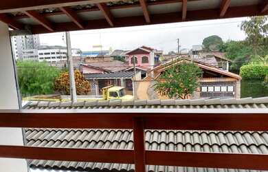 Imagem: A casa possui 3 Dormitórios, 4 Banheiros, 2 Vagas na garagem