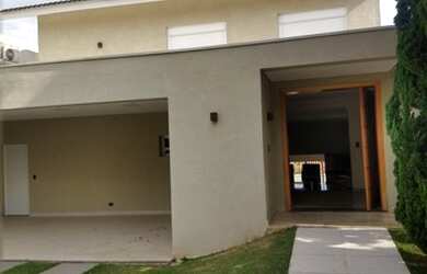 Imagem: A casa em condomínio possui 4 Dormitórios, 4 Banheiros, 4